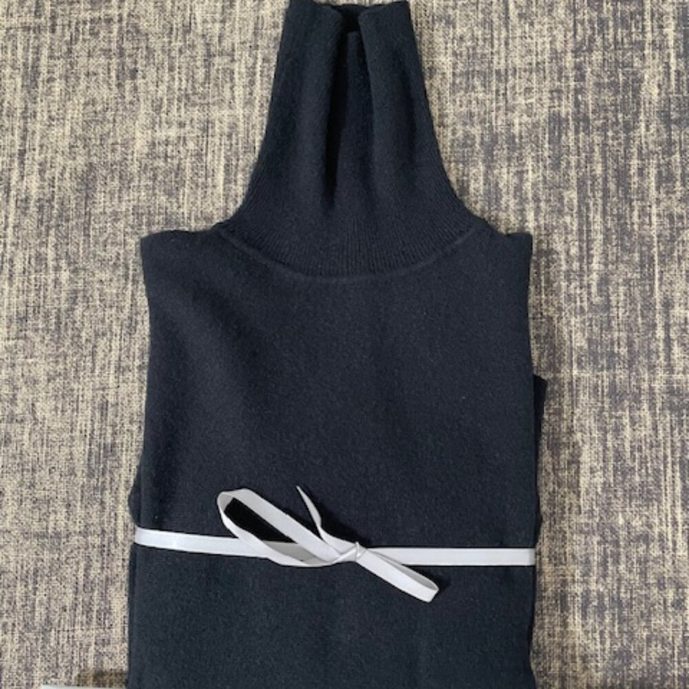 Black turtleneck cashmere sweater